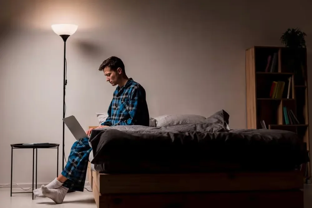 睡眠对增肌的影响:四种关键激素与每天该睡多久