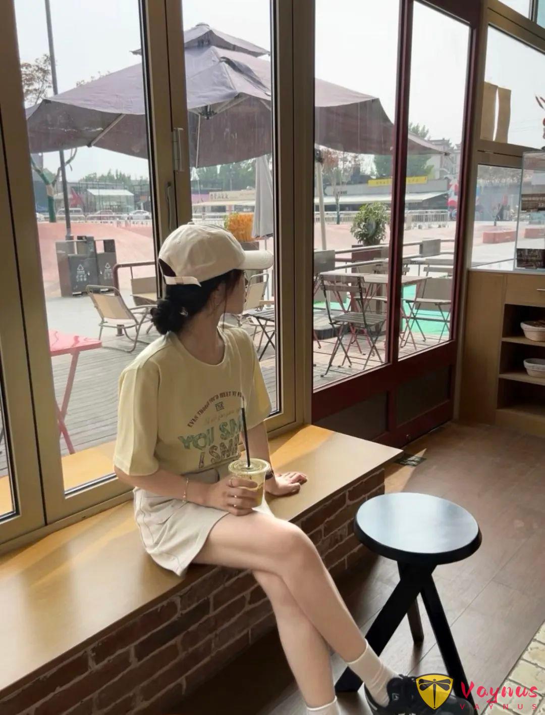 浅色系优美穿搭