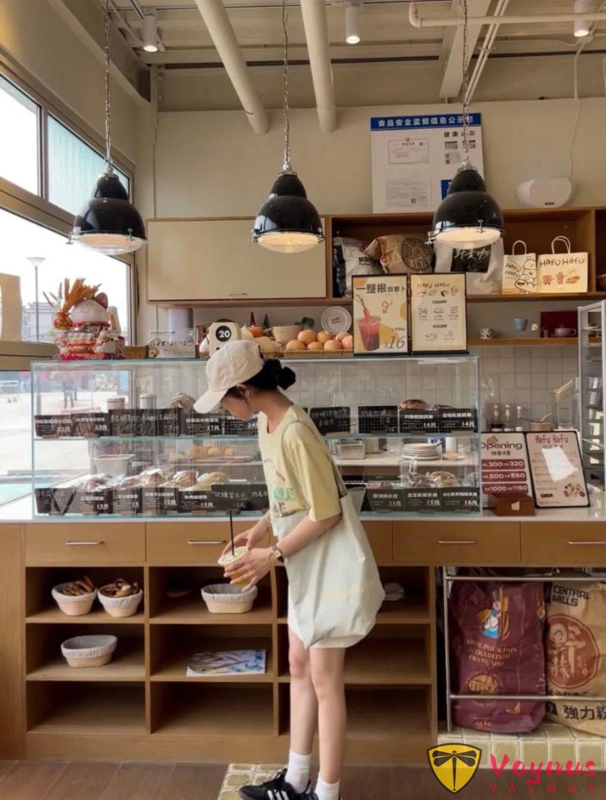 浅色系优美穿搭