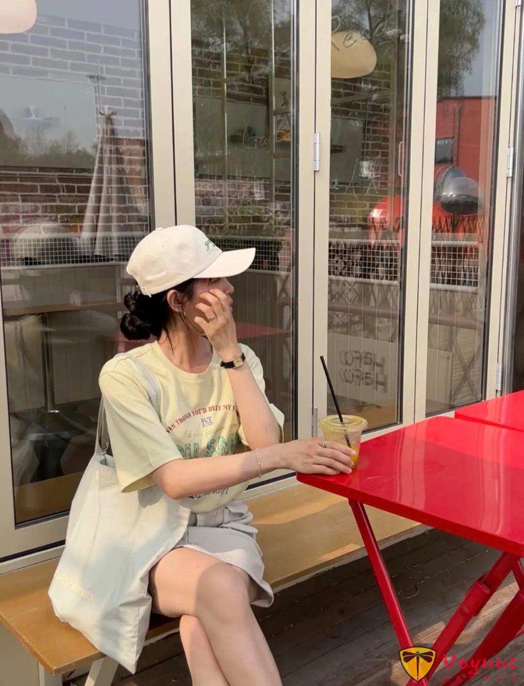 浅色系优美穿搭