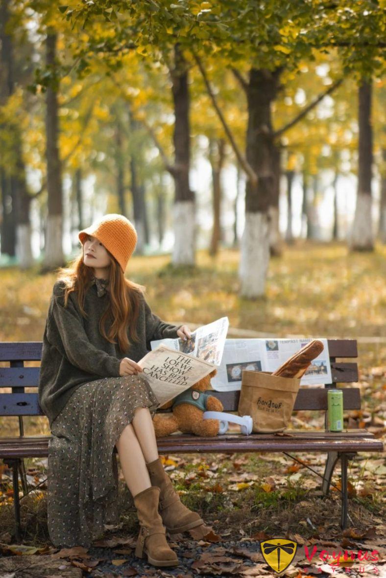 听我的,秋冬公园长椅一定要这样拍好吗?满地落叶的氛围感真的绝了!