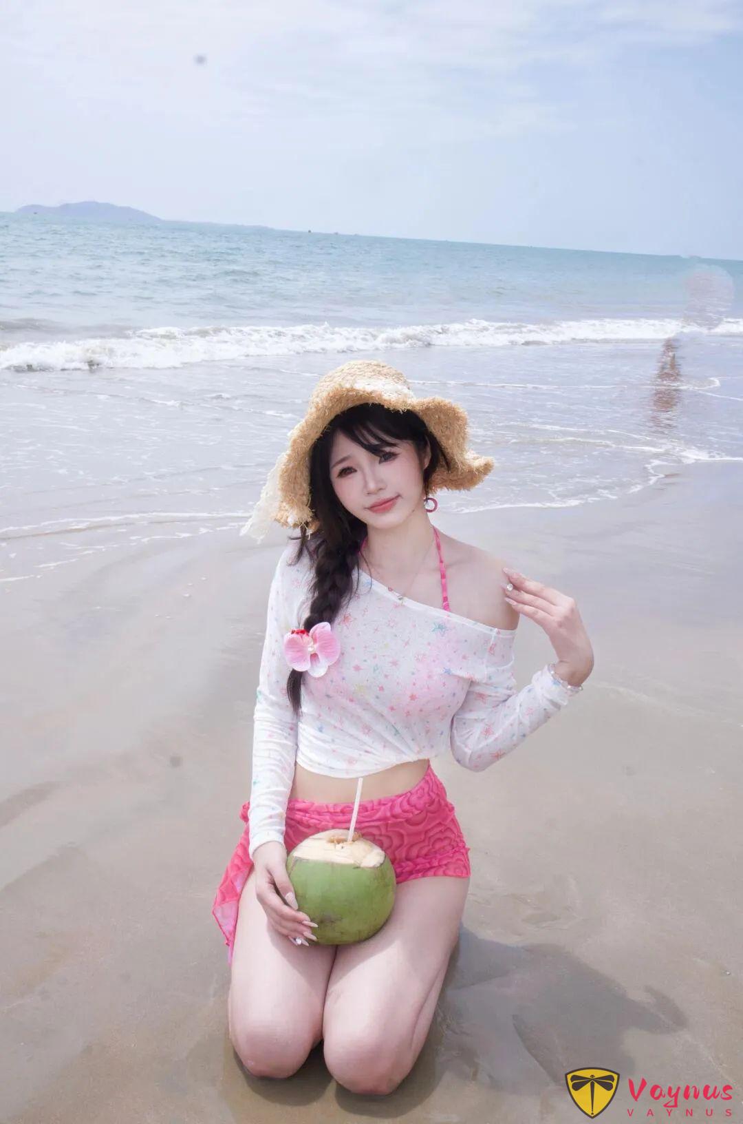 微胖女生专属！4个显瘦动作，在沙滩也能秀出好身材，拍出灵动又温柔的氛围感