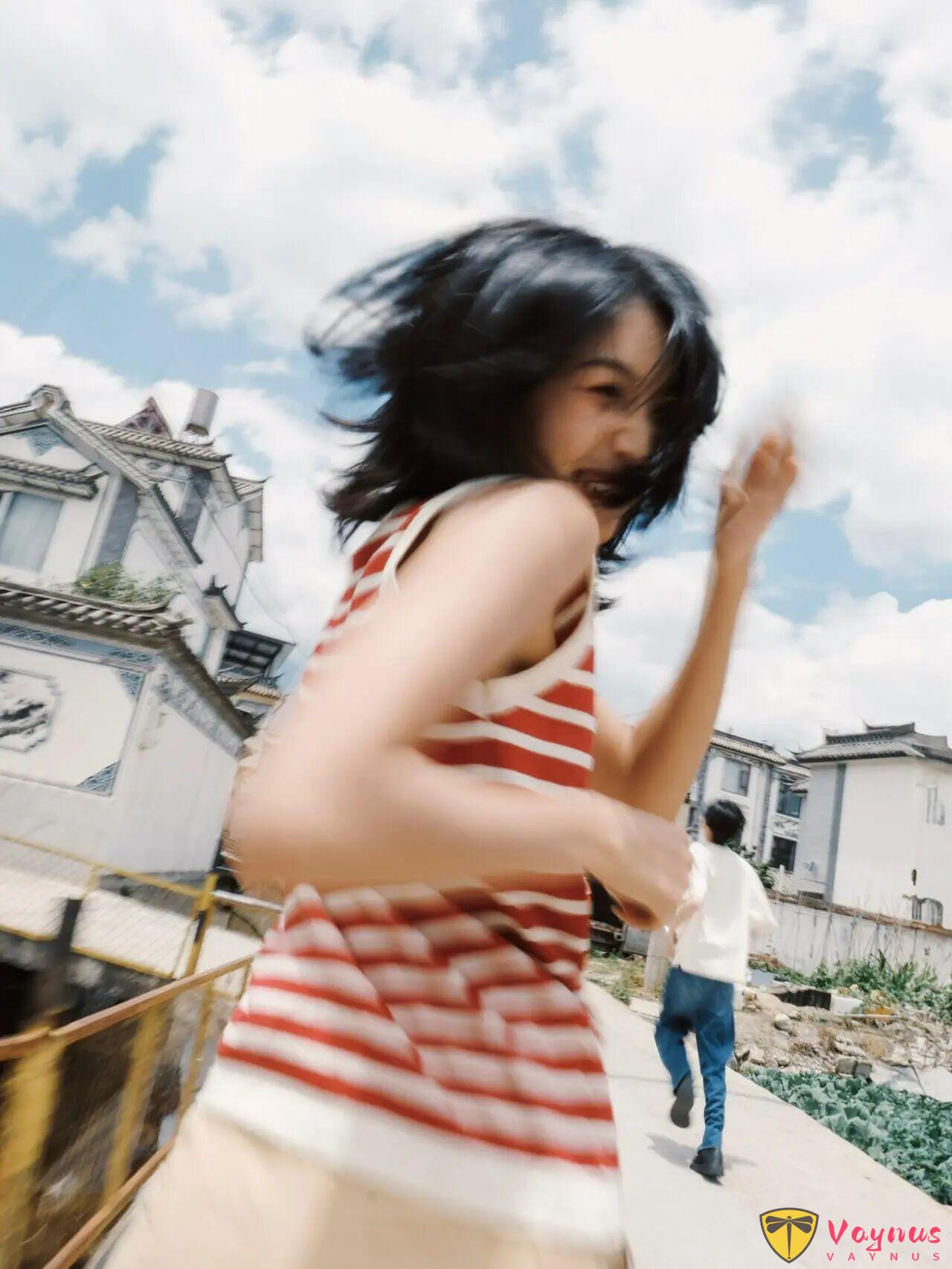 90%的人都不知道,照片的高階,不是清晰,而是“模糊得剛好”,虛焦纔是氛圍感的盡頭