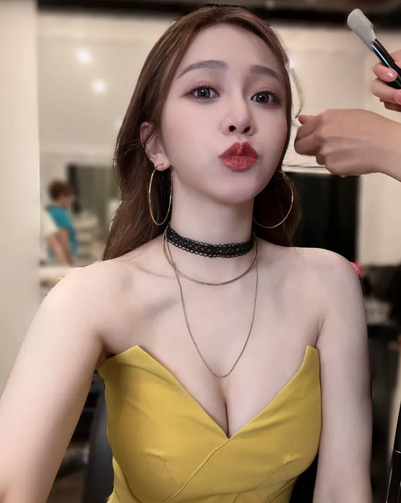 台日混血!大眼网红正妹《筱崎泫》,谁能不心动啊