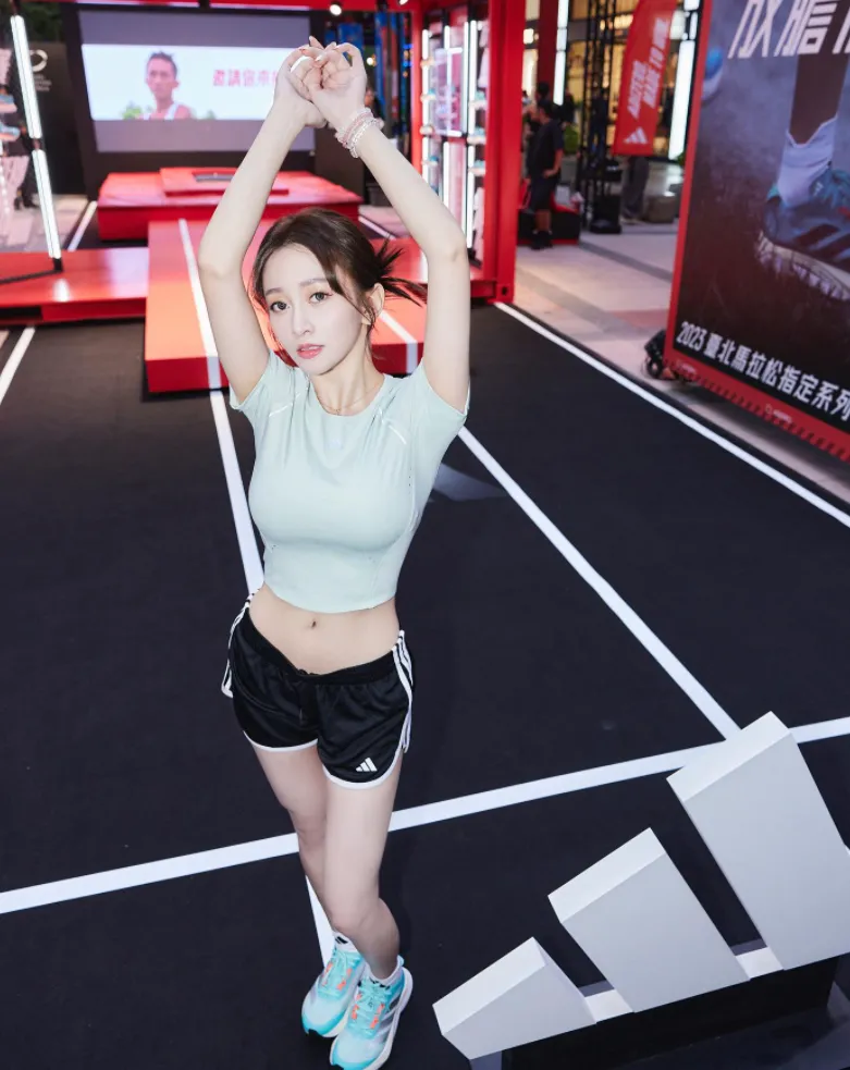 台日混血!大眼网红正妹《筱崎泫》,谁能不心动啊