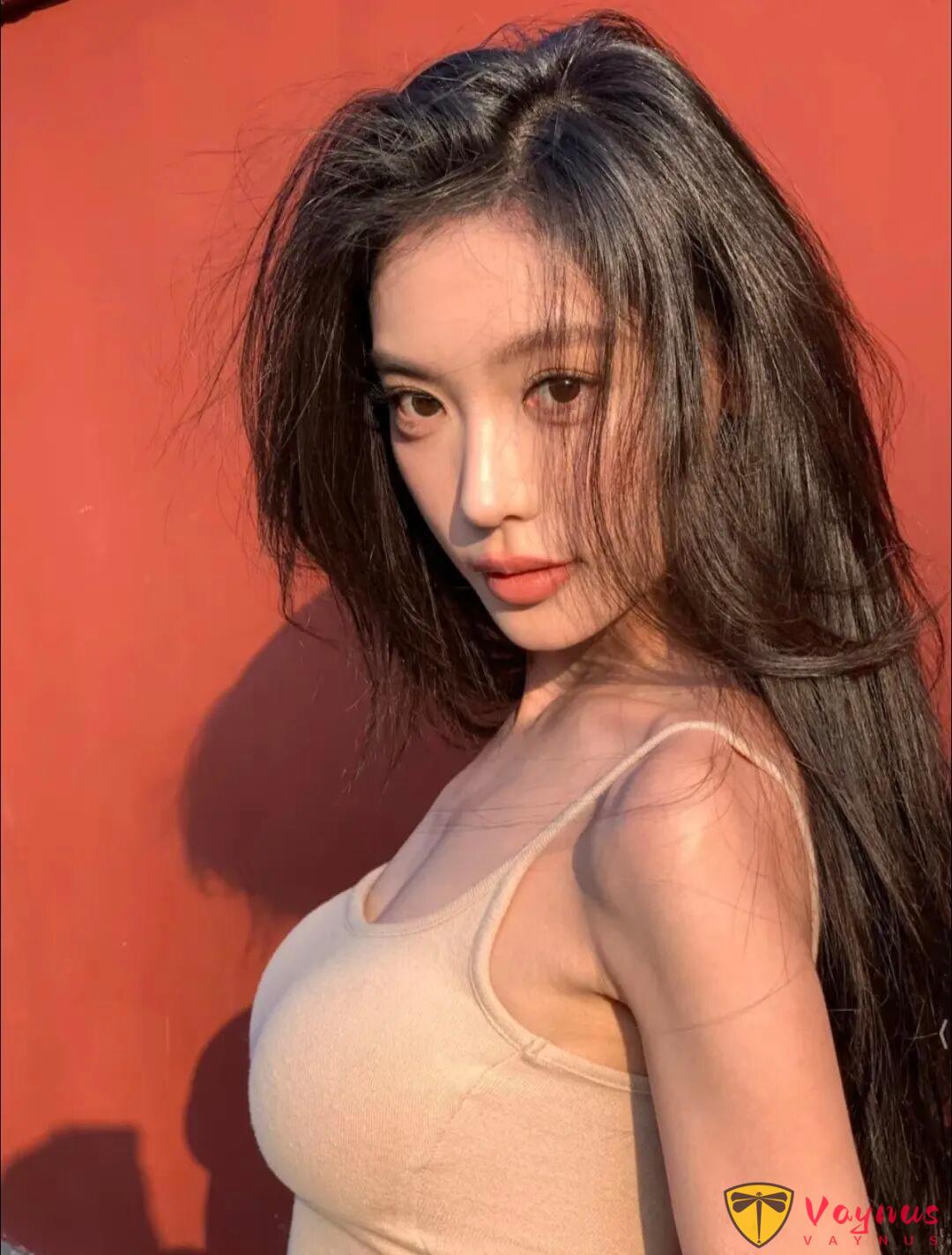 红墙拍照超实用姿势，轻松 get 复古高级感
