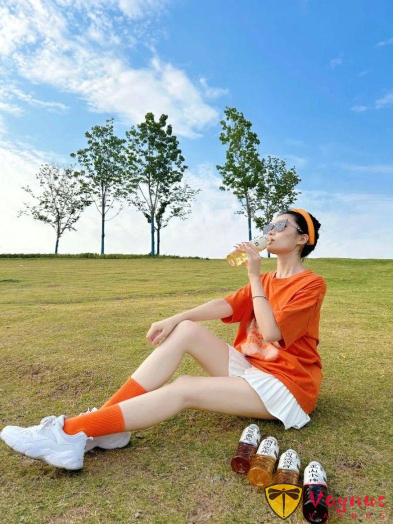 又显白又显高，橘色系穿搭+9个拍照动作，拍出春夏最出片氛围感