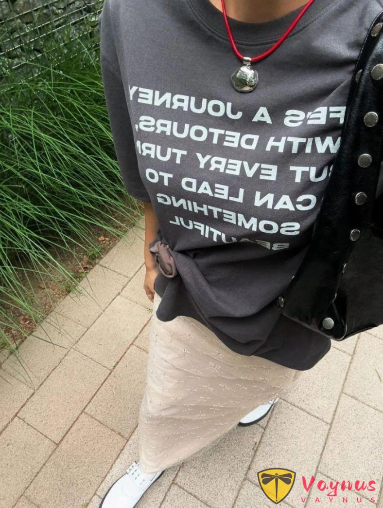 墨灰色T恤怎么搭