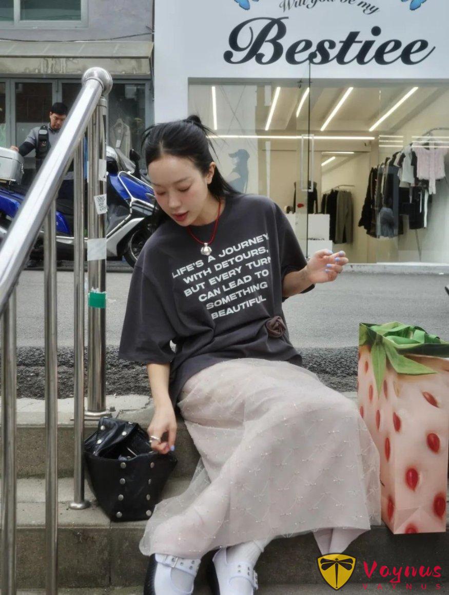墨灰色T恤怎么搭