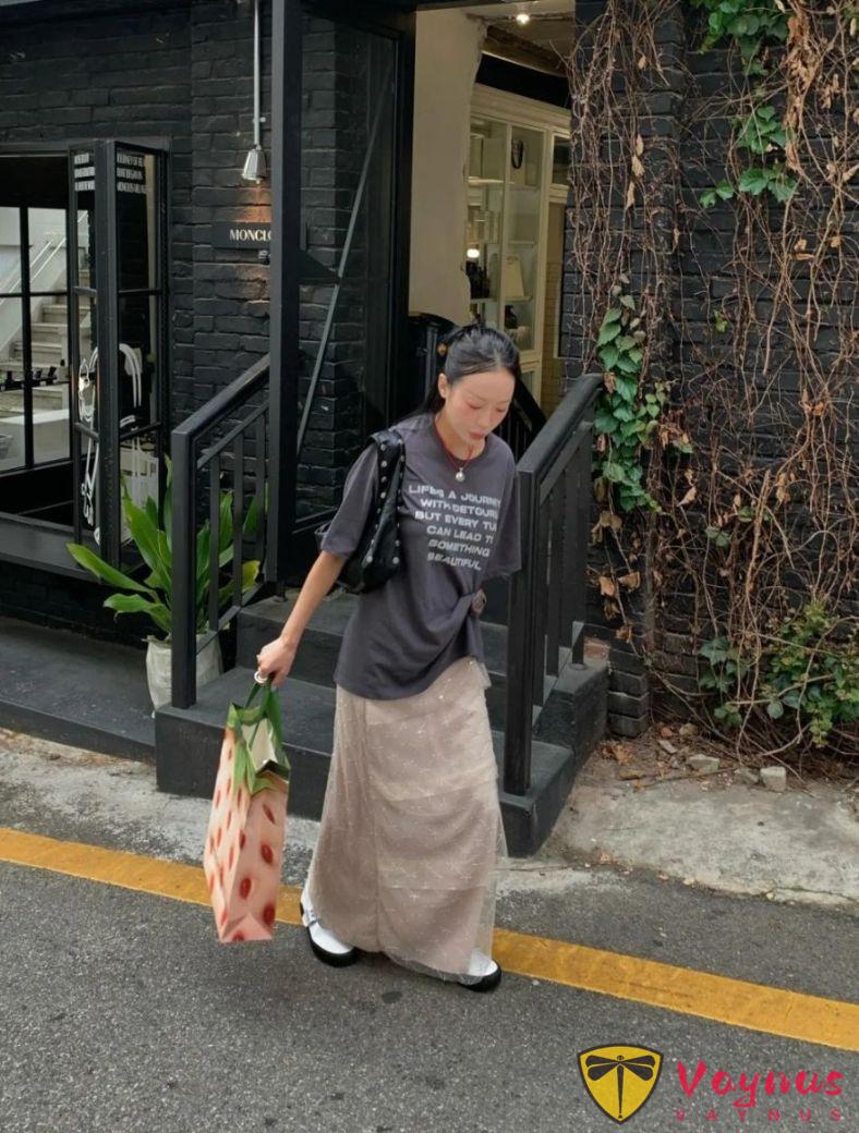 墨灰色T恤怎么搭