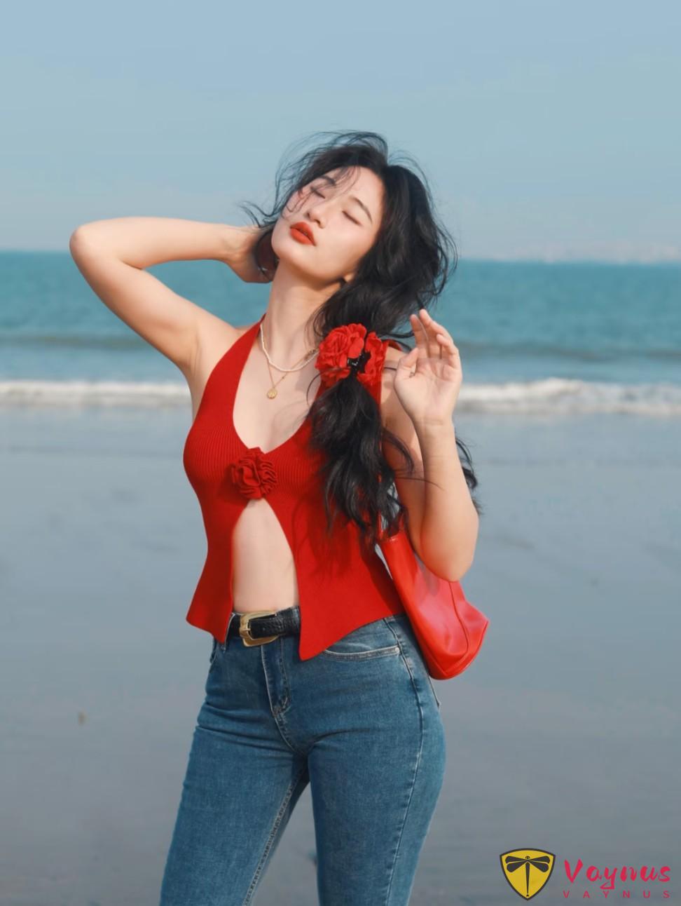 红色复古穿搭,9个海边拍照姿势,温柔性感又迷人,出片率100%