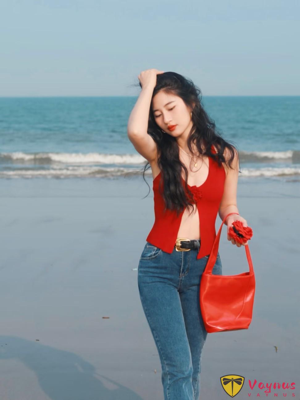 红色复古穿搭,9个海边拍照姿势,温柔性感又迷人,出片率100%