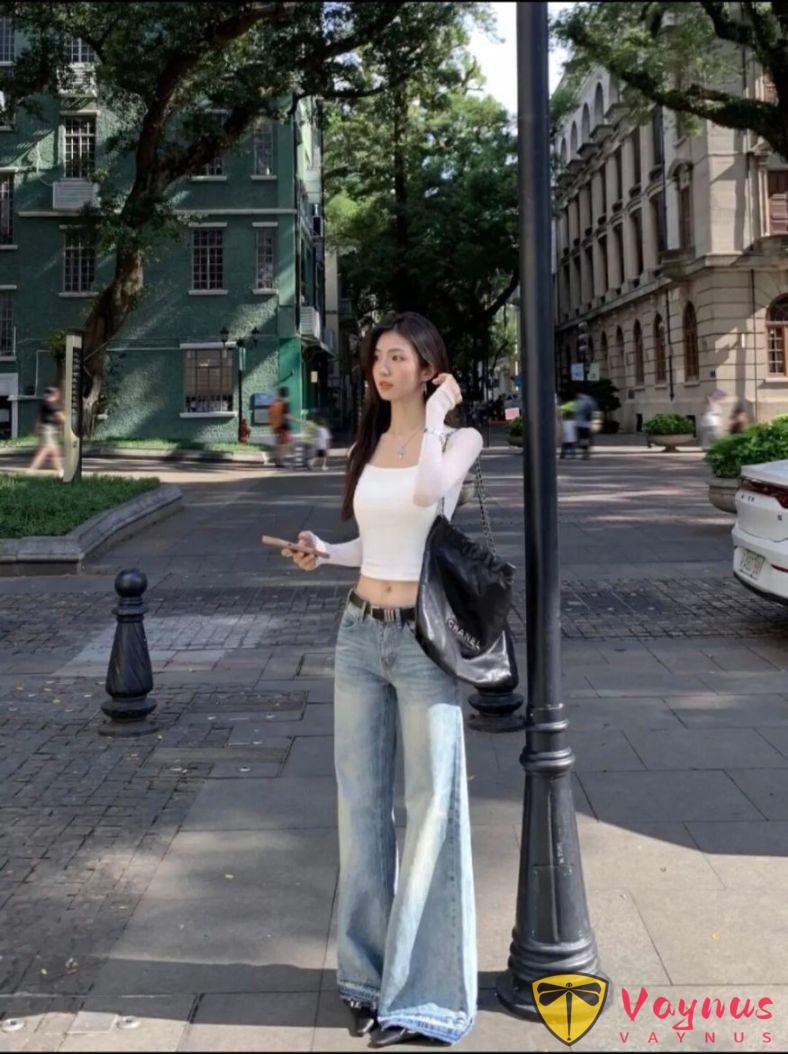 簡約高階中帶些許冷酷，美女街拍就這樣拍！9個姿勢拿捏復古街拍風