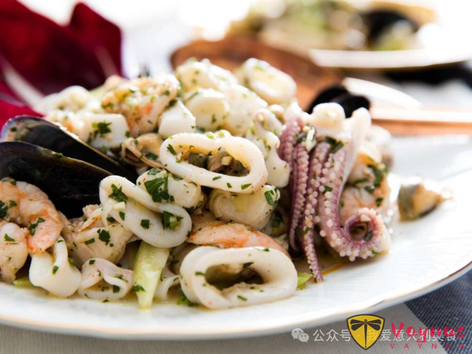 圣诞餐桌上的招牌菜是什么？海鲜占据了中心位置