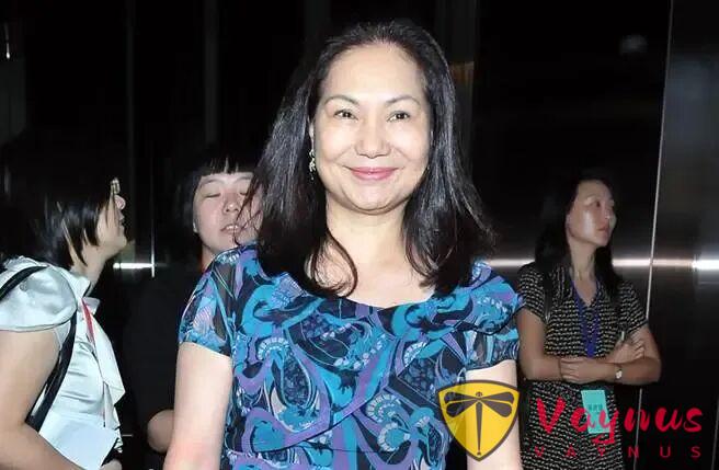 S媽 人前手挽手，人後律師團！