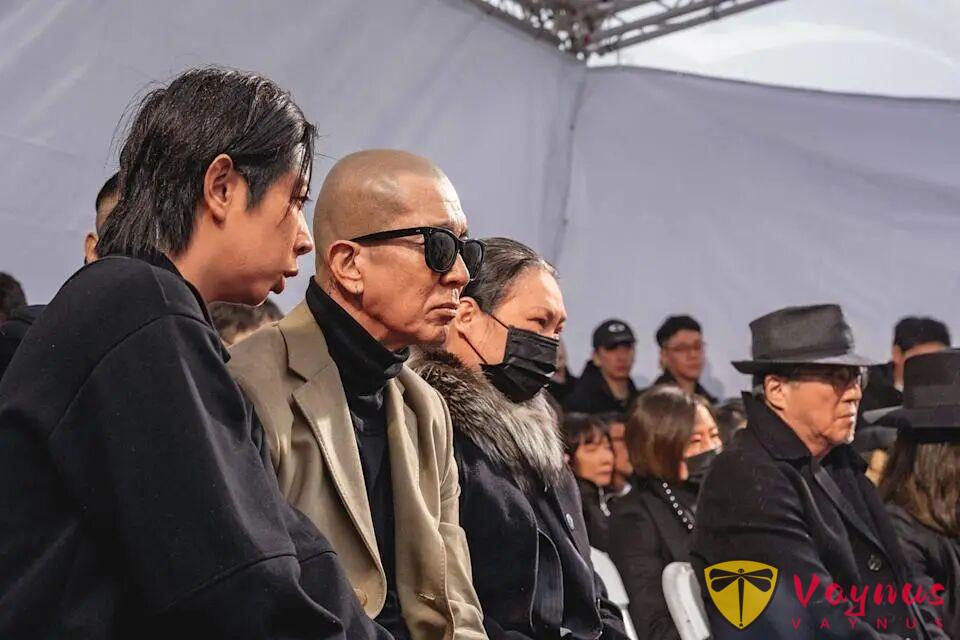 S媽 人前手挽手，人後律師團！