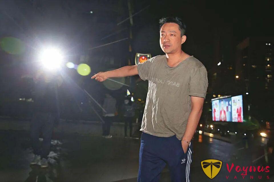 S媽 人前手挽手，人後律師團！