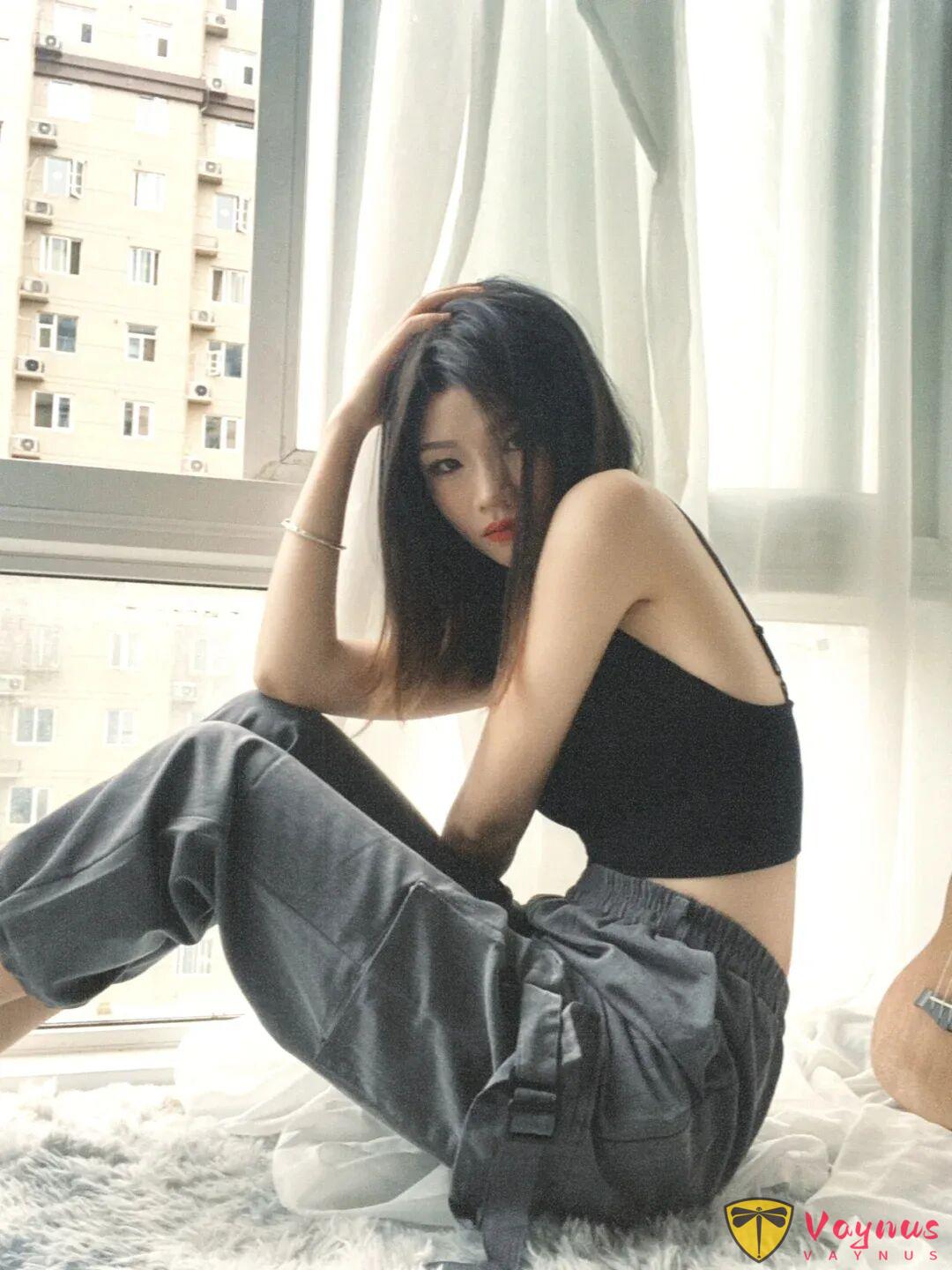 臥室光線又柔和又顯瘦，普通女孩也能拍出雜誌感大片