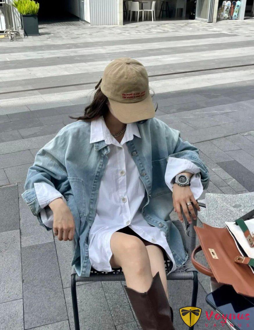 牛仔外套+白襯衫的早秋穿搭