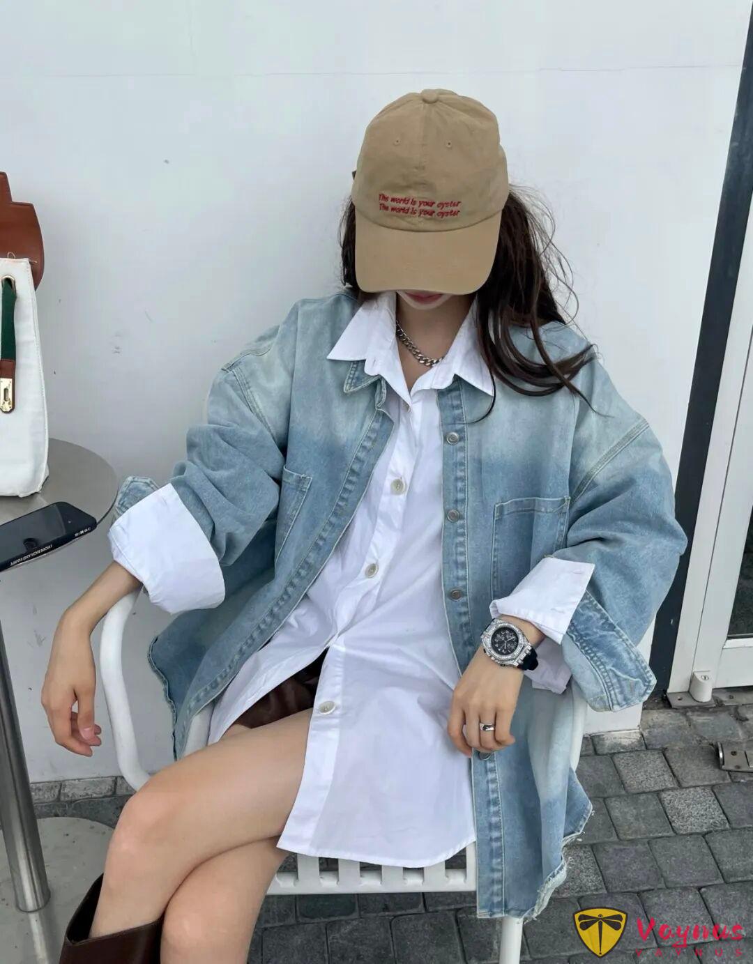 牛仔外套+白襯衫的早秋穿搭