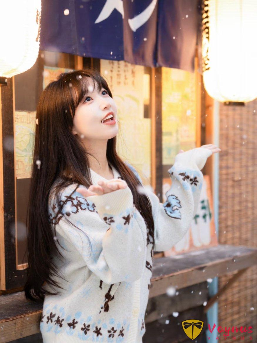 下雪天的正确打开方式!9个甜妹拍照姿势,温柔又治愈,甜过初恋