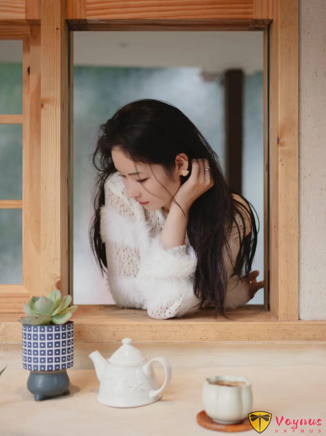 把温柔穿身上，9个秋冬毛衣拍照姿势，松弛又治愈，氛围感绝了！