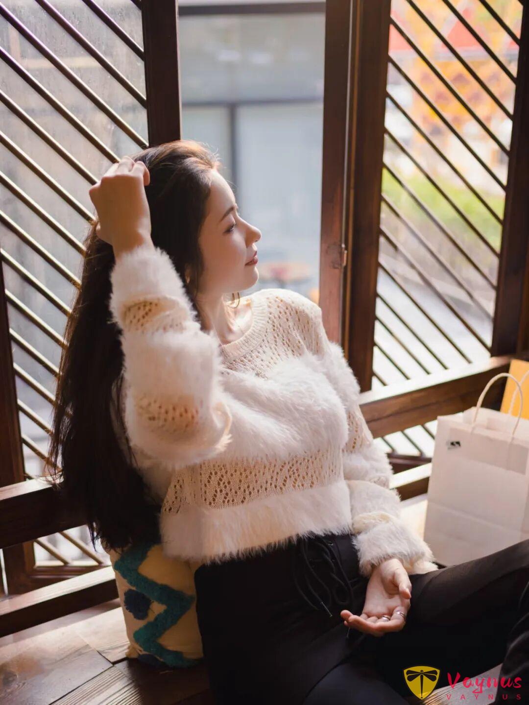 把温柔穿身上，9个秋冬毛衣拍照姿势，松弛又治愈，氛围感绝了！