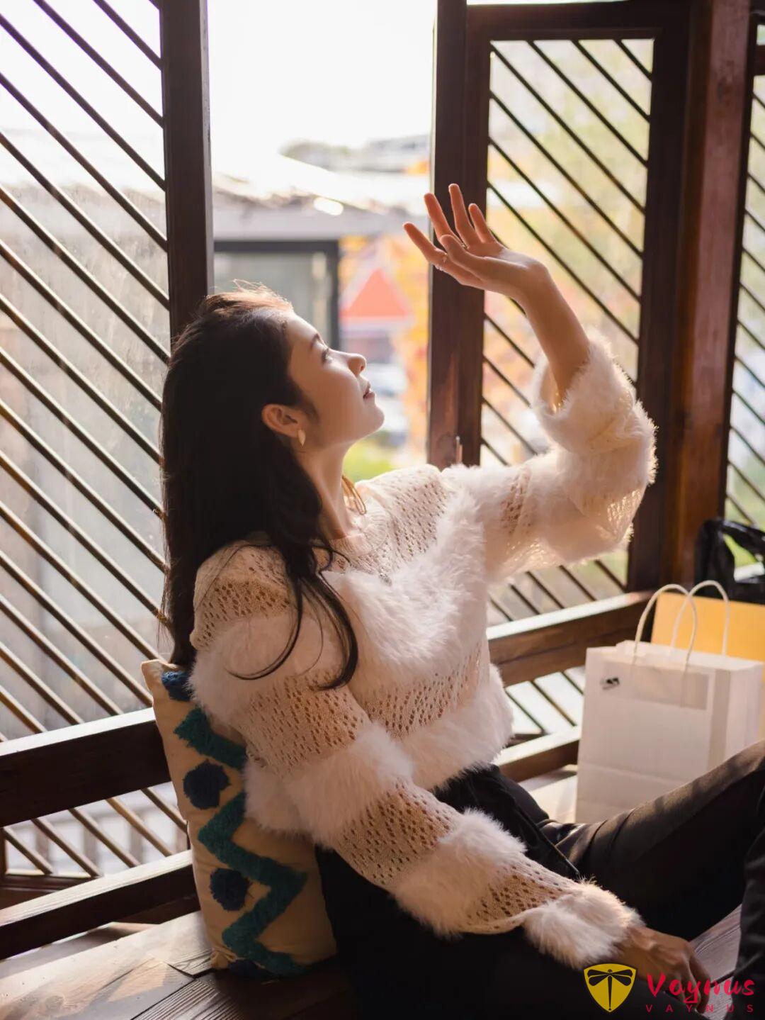 把温柔穿身上，9个秋冬毛衣拍照姿势，松弛又治愈，氛围感绝了！