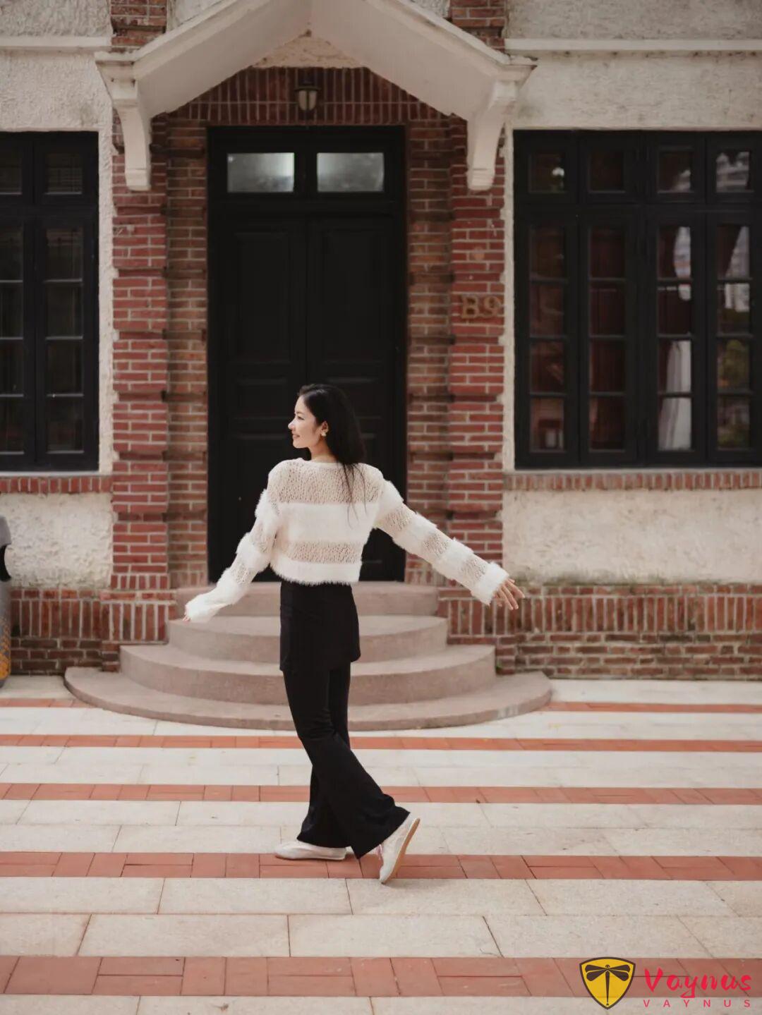 把温柔穿身上，9个秋冬毛衣拍照姿势，松弛又治愈，氛围感绝了！