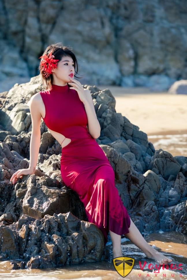 去海邊玩，紅裙纔是正確開啟方式！9個動作，拍出絕美S線