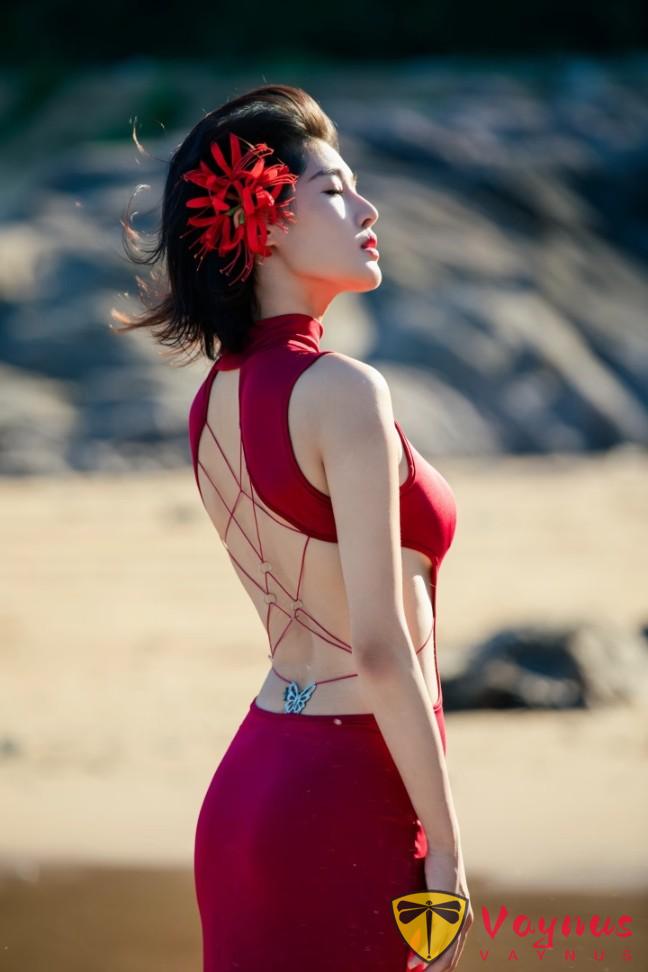 去海邊玩，紅裙纔是正確開啟方式！9個動作，拍出絕美S線