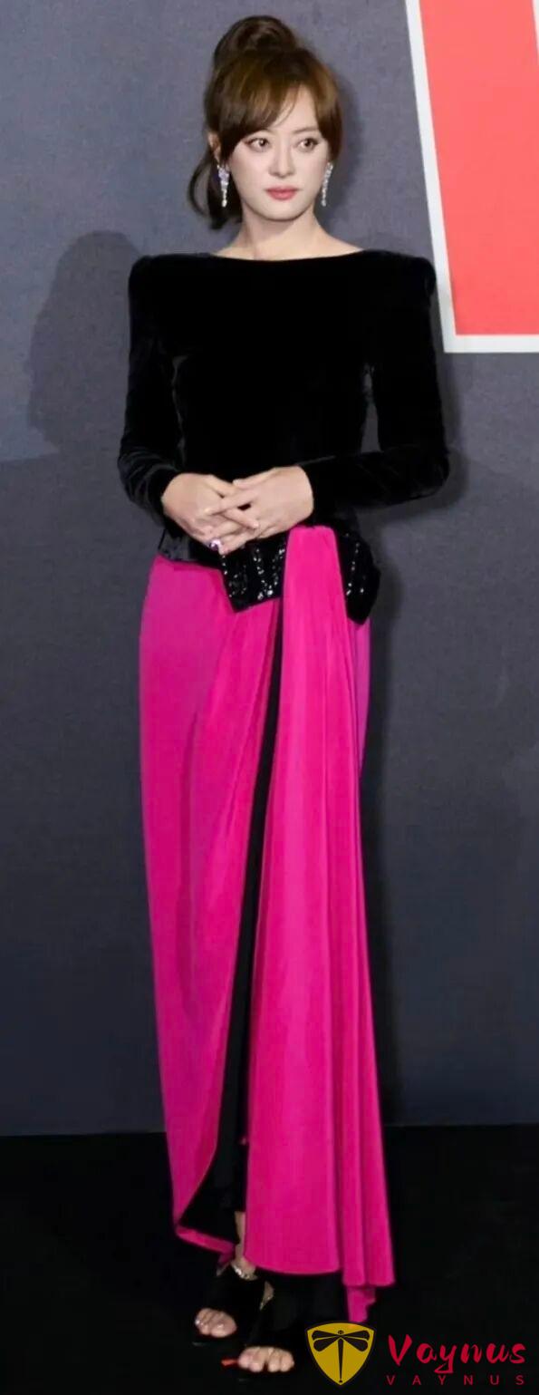 全網狂嘲她的造型土氣，但她明明是旗裝第一美女……