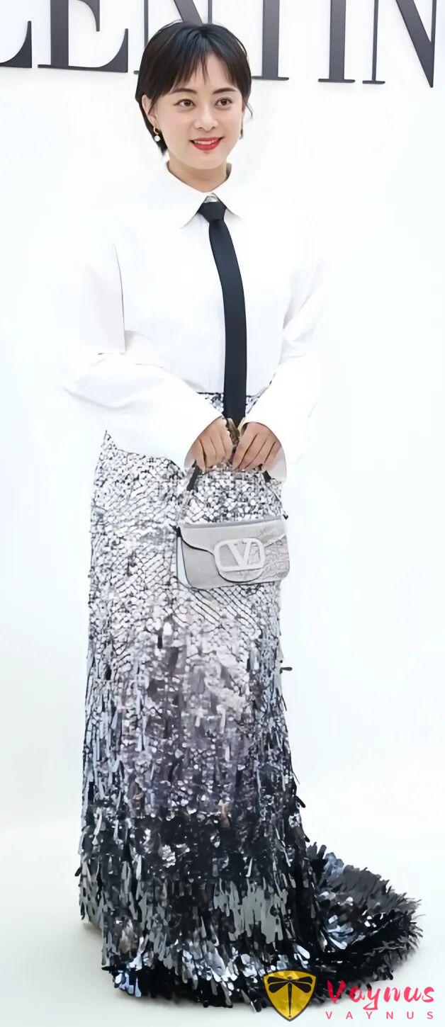 全網狂嘲她的造型土氣，但她明明是旗裝第一美女……