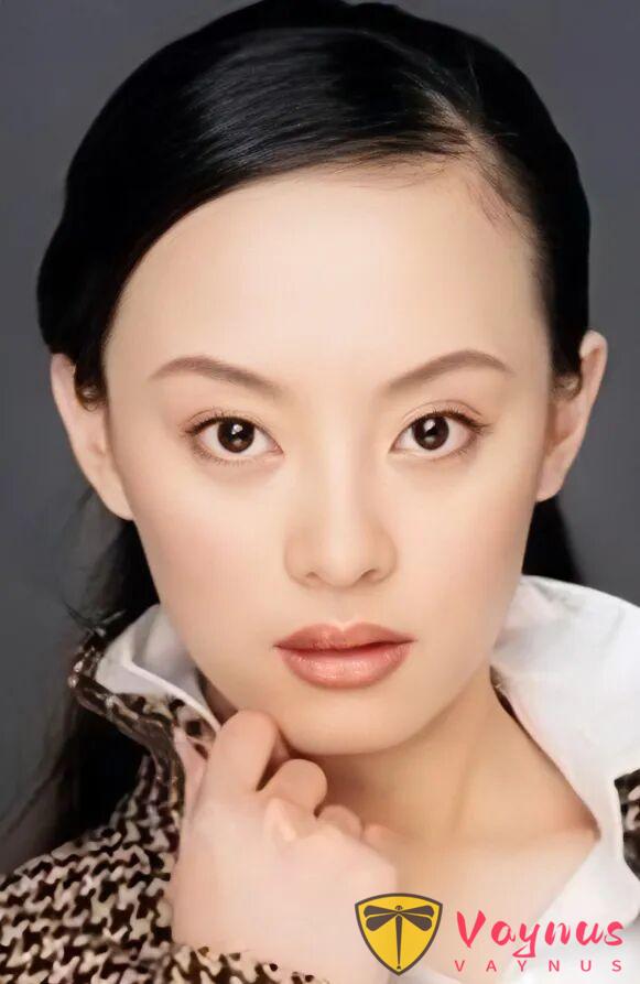 全網狂嘲她的造型土氣，但她明明是旗裝第一美女……