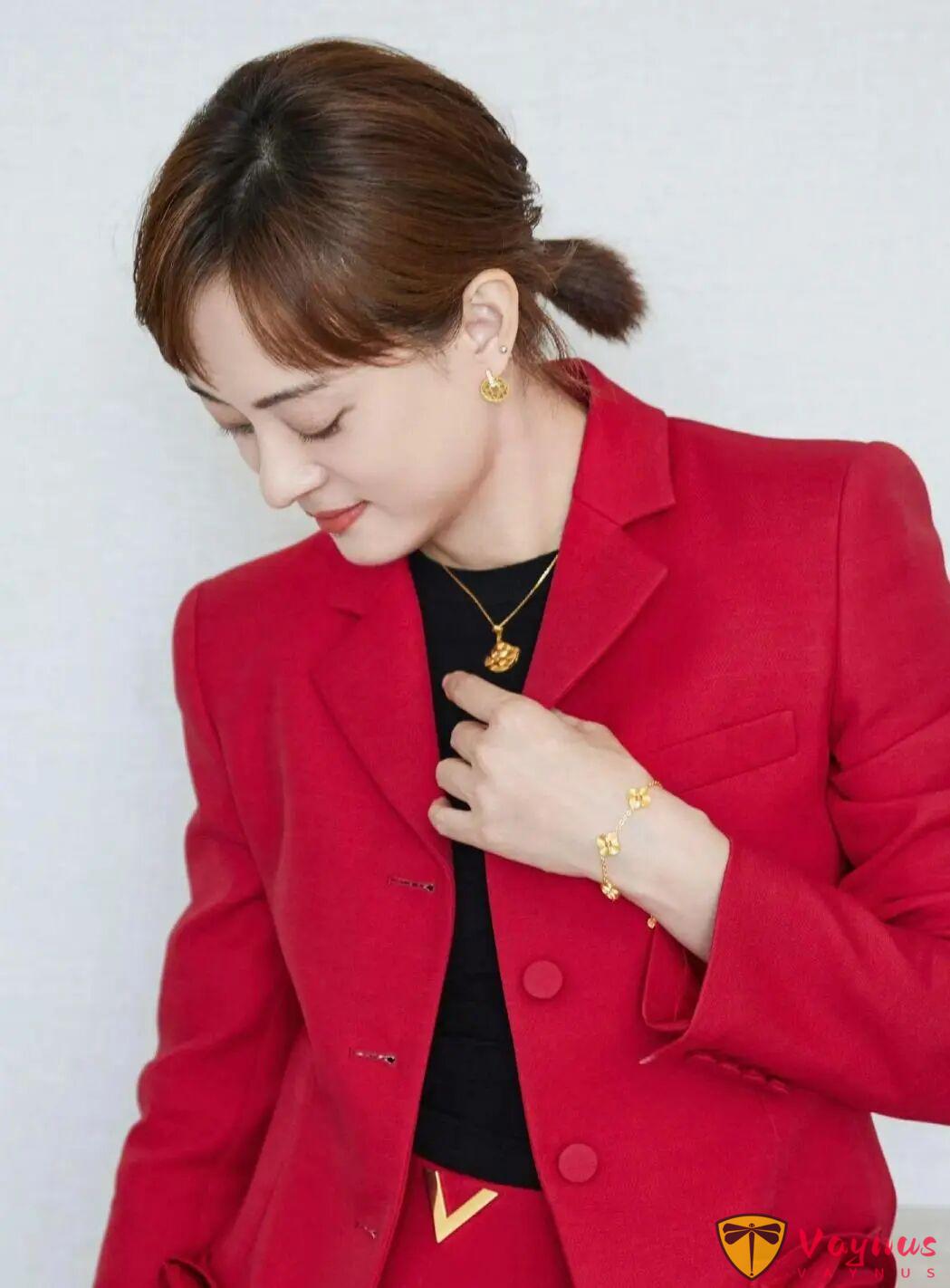 全網狂嘲她的造型土氣，但她明明是旗裝第一美女……