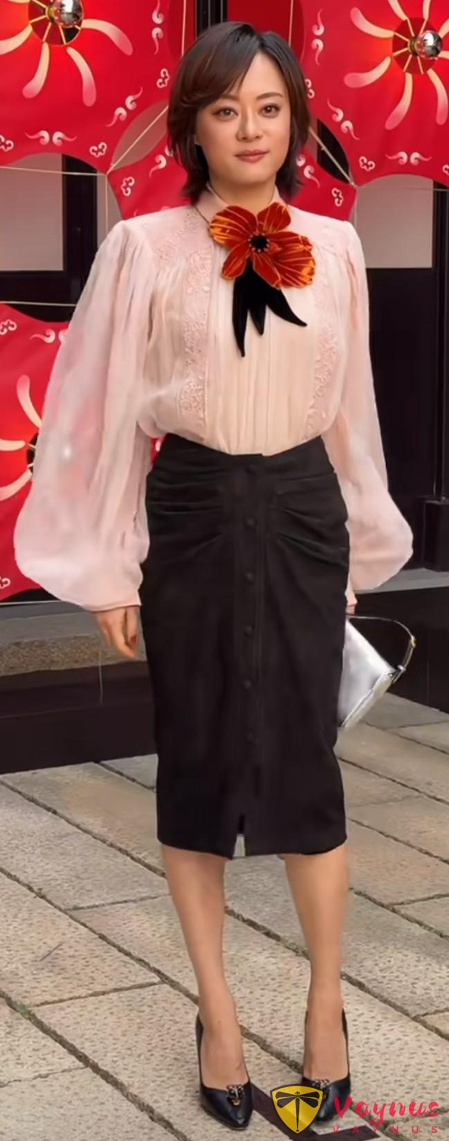 全網狂嘲她的造型土氣，但她明明是旗裝第一美女……