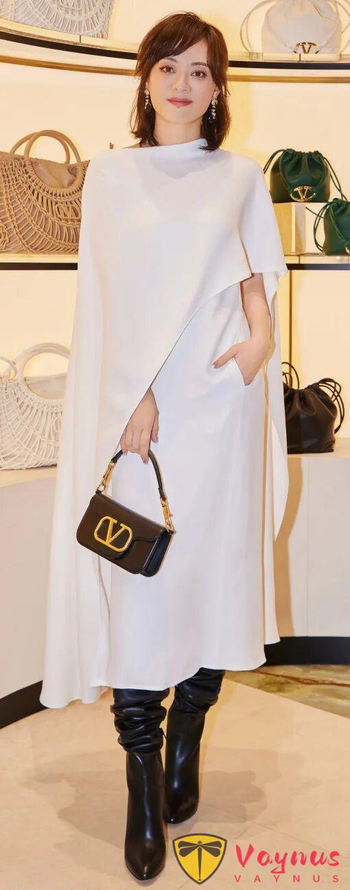 全網狂嘲她的造型土氣，但她明明是旗裝第一美女……