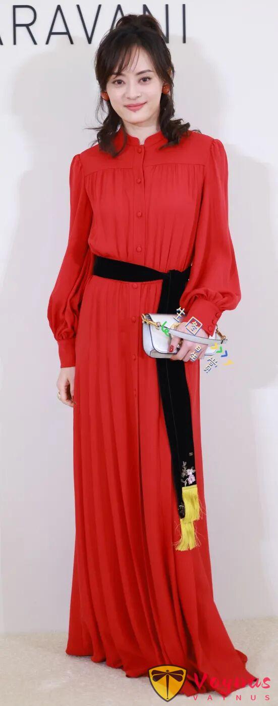 全網狂嘲她的造型土氣，但她明明是旗裝第一美女……