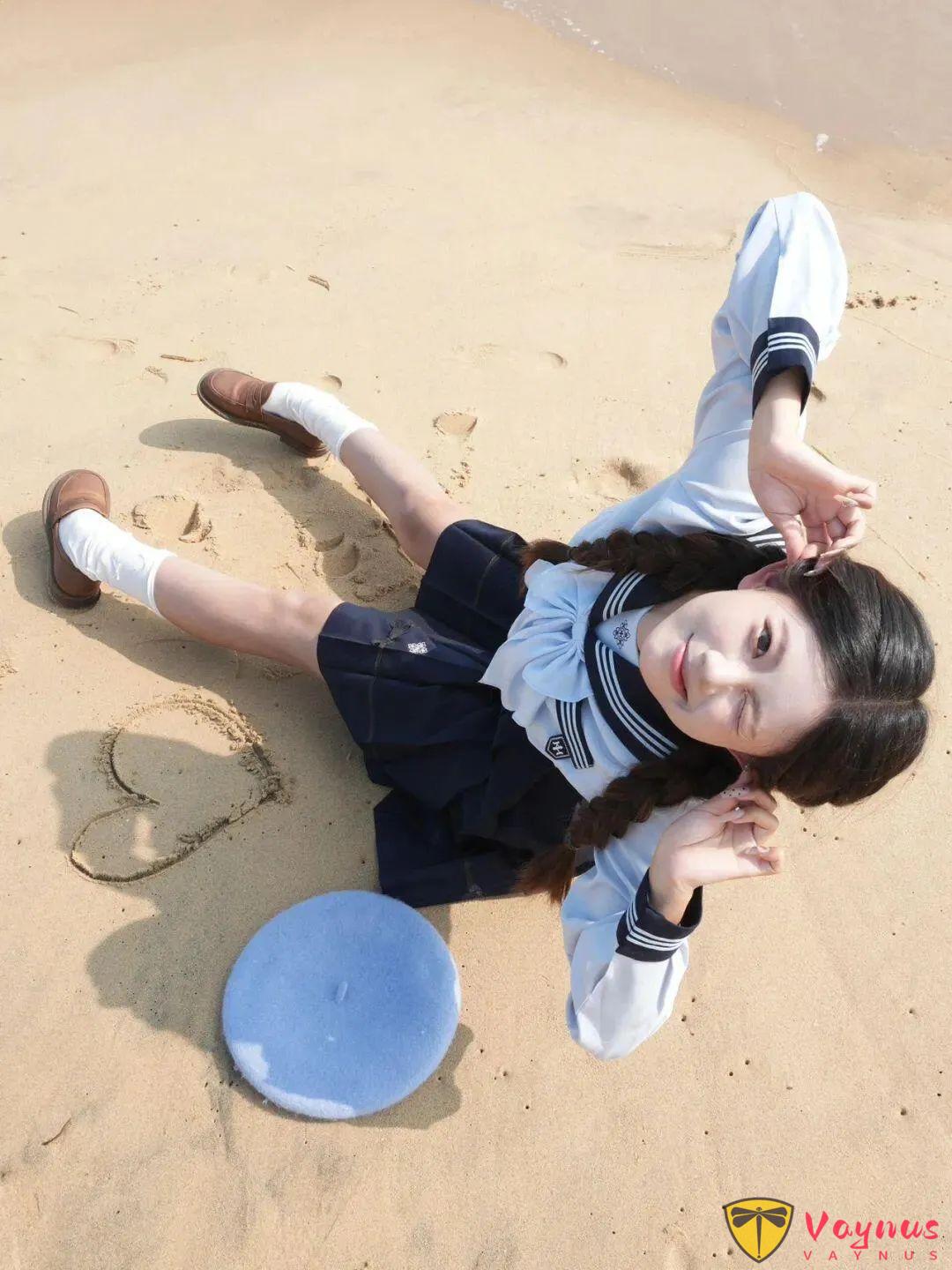 制服少女，8组推荐动作拍出温柔、灵动、不造作