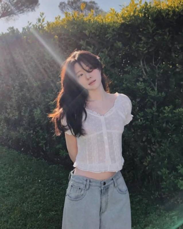 白色蕾丝小衬衫优美穿搭