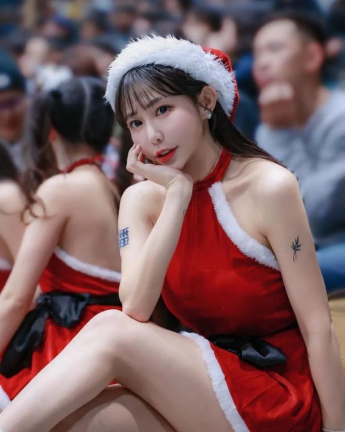 臺灣啦啦隊女神！凹凸有致，又白又嫩，大長腿真的太絕了