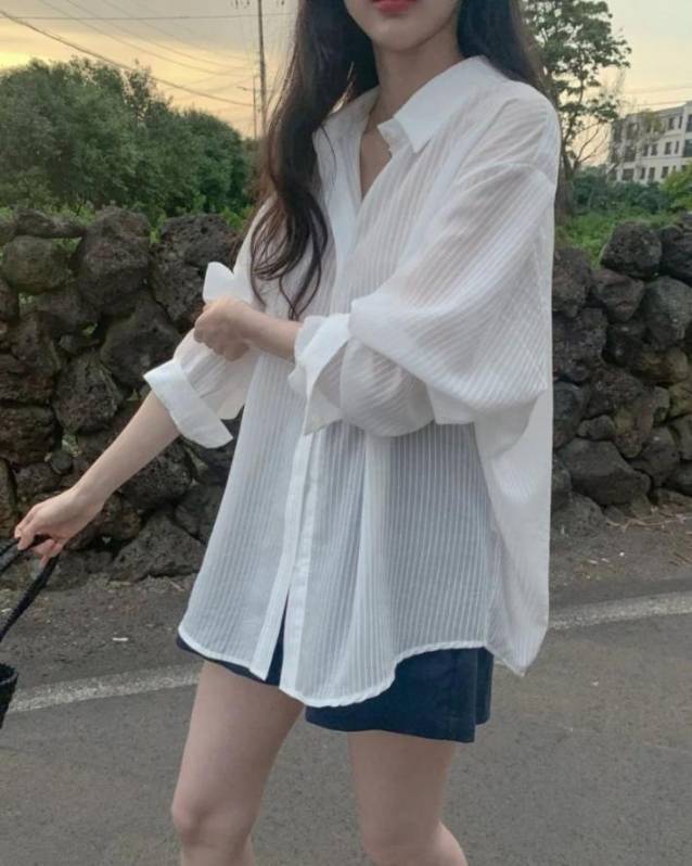 ins博主夏日白色防晒衬衫