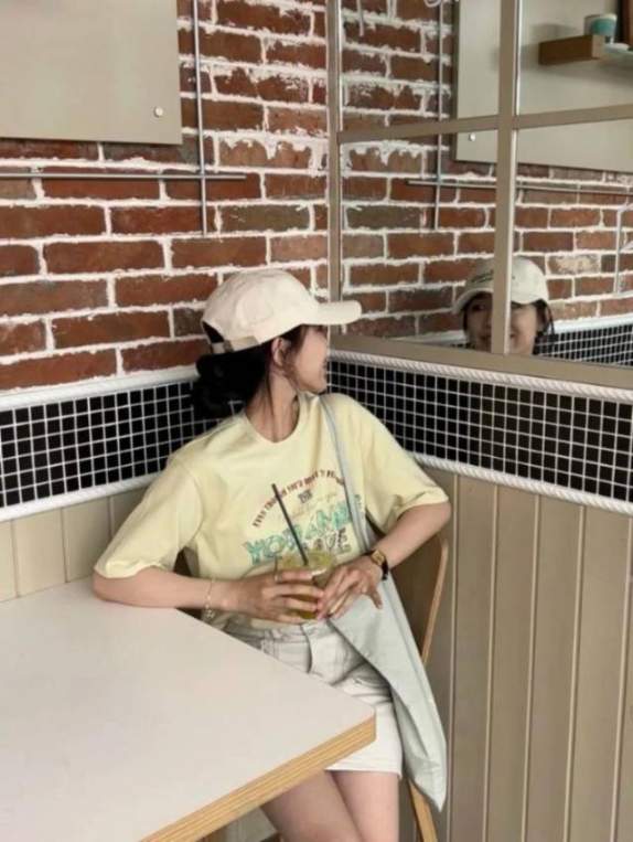 浅色系优美穿搭