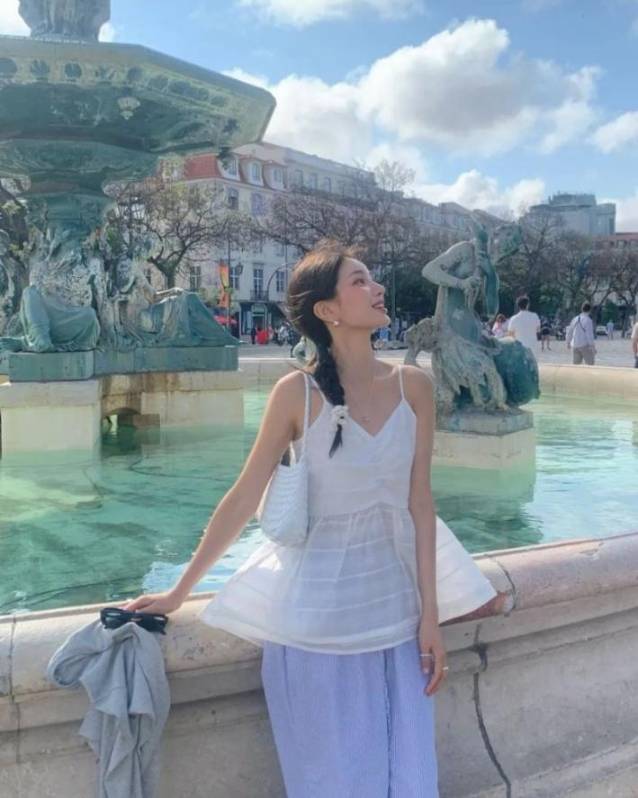 白色蕾丝吊带的ins穿搭