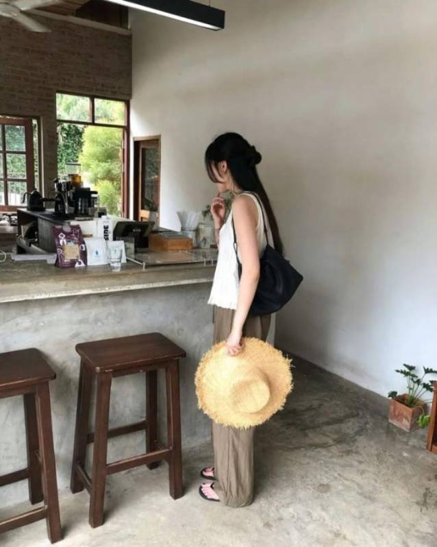咖色系淡颜系穿搭