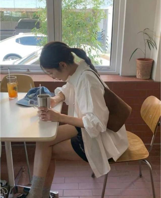 白色衬衫怎么搭