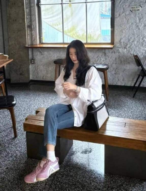 白色衬衫的早秋穿搭