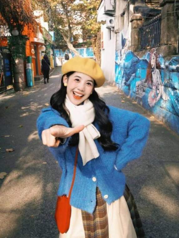 逛街试试这样拍，6个拍照姿势，自由随性不做作，生命力溢出镜头！