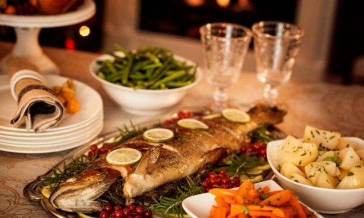 圣诞餐桌上的招牌菜是什么？海鲜占据了中心位置