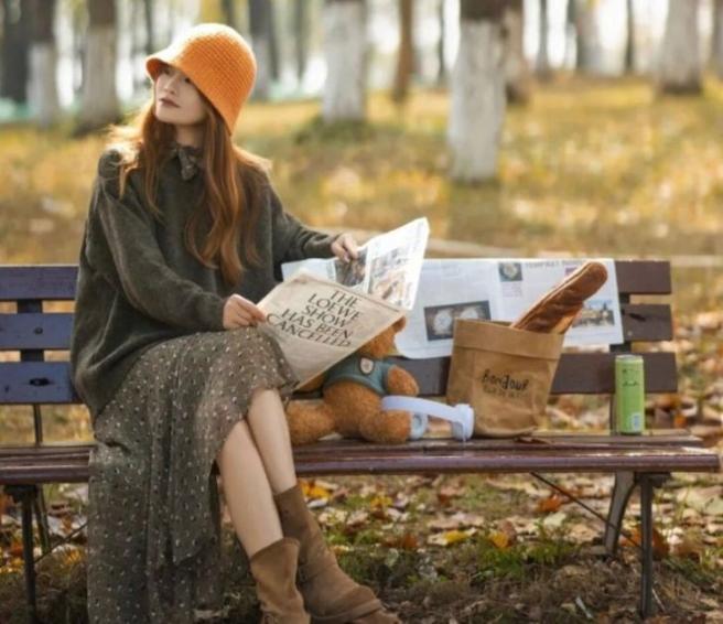 聽我的，秋冬公園長椅一定要這樣拍好嗎？滿地落葉的氛圍感真的絕了！